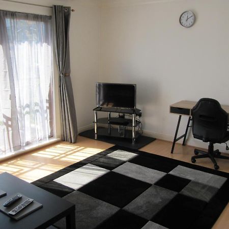 Cozy Off Road 2 Bedroom Cottage Apartment With Free Wi-Fi And Private Parking グラスゴー エクステリア 写真