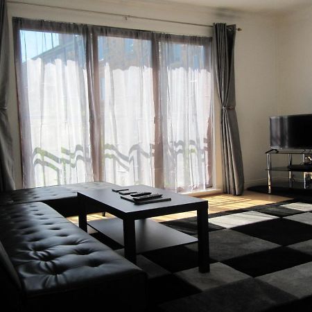 Cozy Off Road 2 Bedroom Cottage Apartment With Free Wi-Fi And Private Parking グラスゴー エクステリア 写真