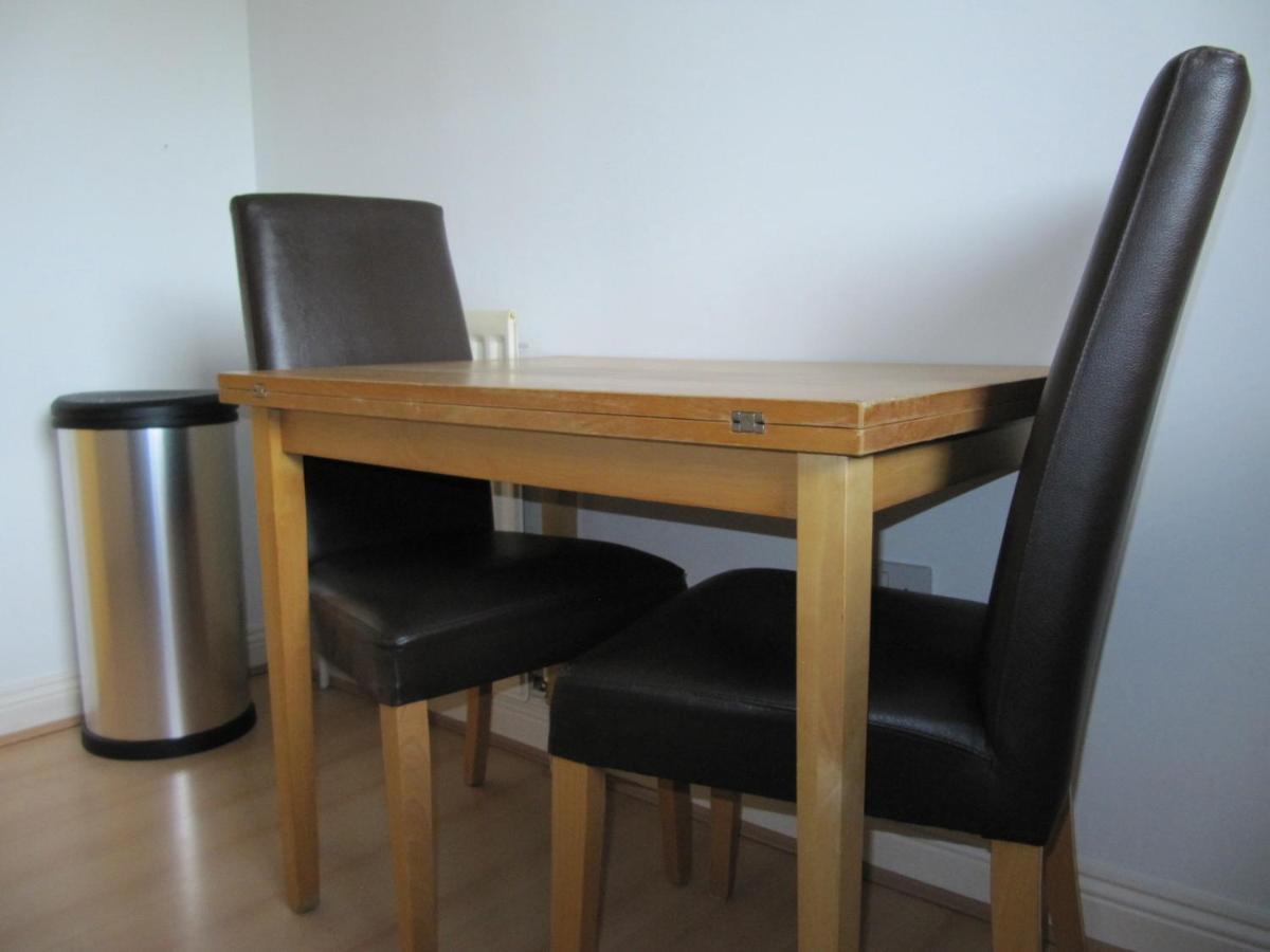 Cozy Off Road 2 Bedroom Cottage Apartment With Free Wi-Fi And Private Parking グラスゴー エクステリア 写真