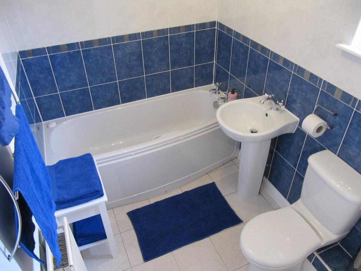 Cozy Off Road 2 Bedroom Cottage Apartment With Free Wi-Fi And Private Parking グラスゴー エクステリア 写真