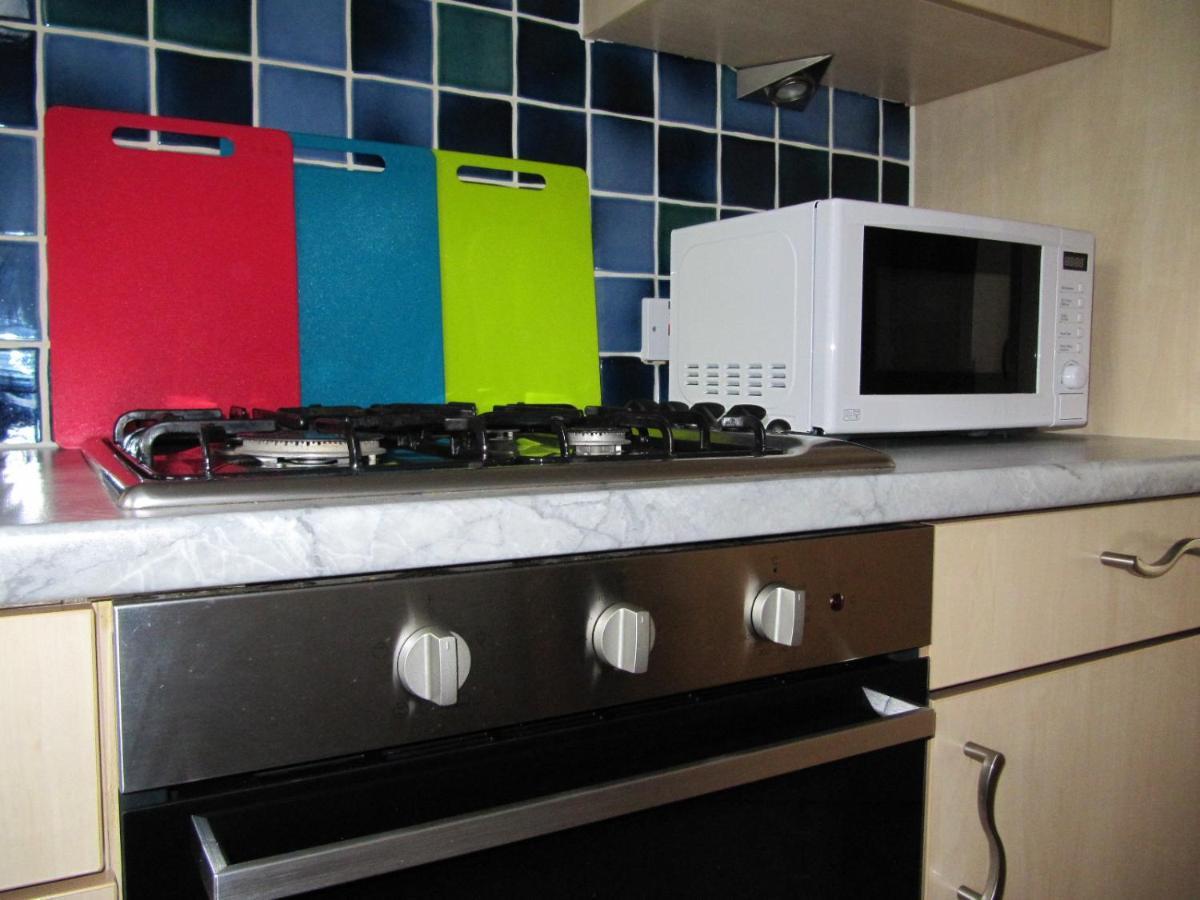 Cozy Off Road 2 Bedroom Cottage Apartment With Free Wi-Fi And Private Parking グラスゴー エクステリア 写真