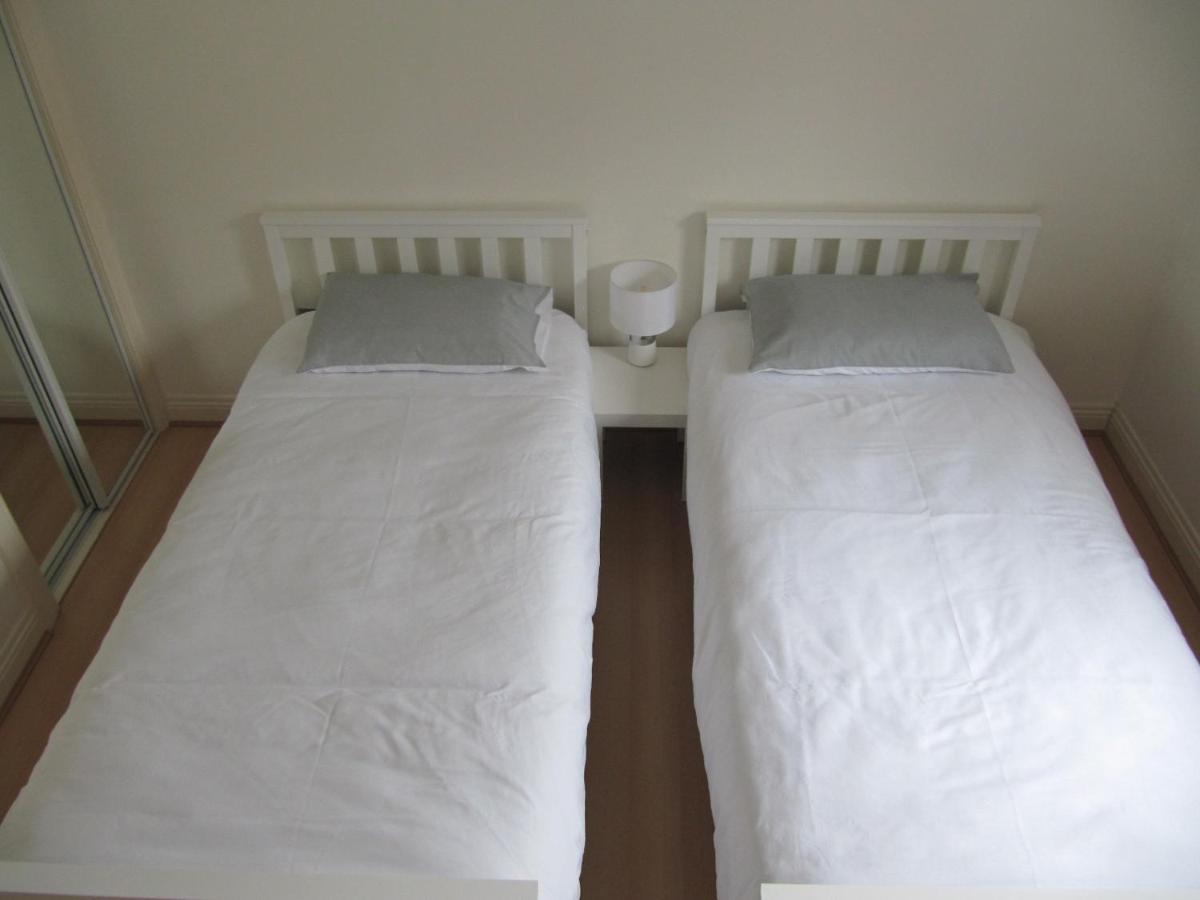 Cozy Off Road 2 Bedroom Cottage Apartment With Free Wi-Fi And Private Parking グラスゴー エクステリア 写真