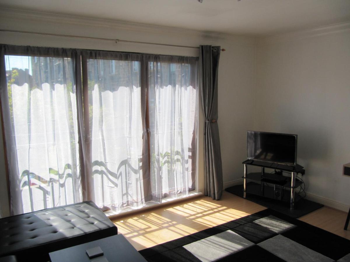 Cozy Off Road 2 Bedroom Cottage Apartment With Free Wi-Fi And Private Parking グラスゴー エクステリア 写真
